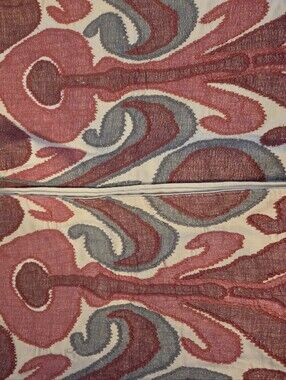 2 Pottery Bar Kinmare Ikat Piĺlow Shams